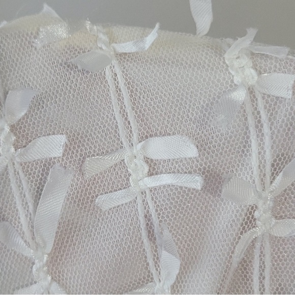 Ann Taylor white blouse. Bow details. - Picture 9 of 9